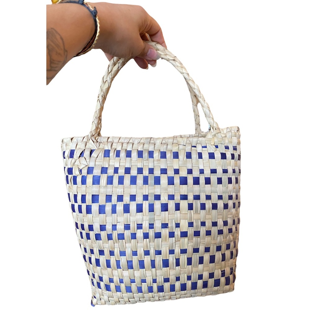 BEAUTIFUL Oaxaca Handmade Straw Tote Purse Made in Mexico with Flower detail - Picture 5 of 10